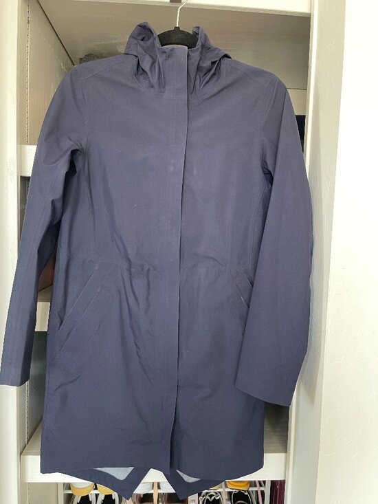 lululemon athletica Jackets & Blazers - Lululemon Rebel Rain Coat, Size 4